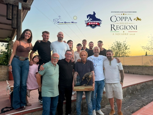 Il team Campania consegna il trofeo della Coppa delle Regioni al Torello QH: un omaggio a Daniela Lukacs